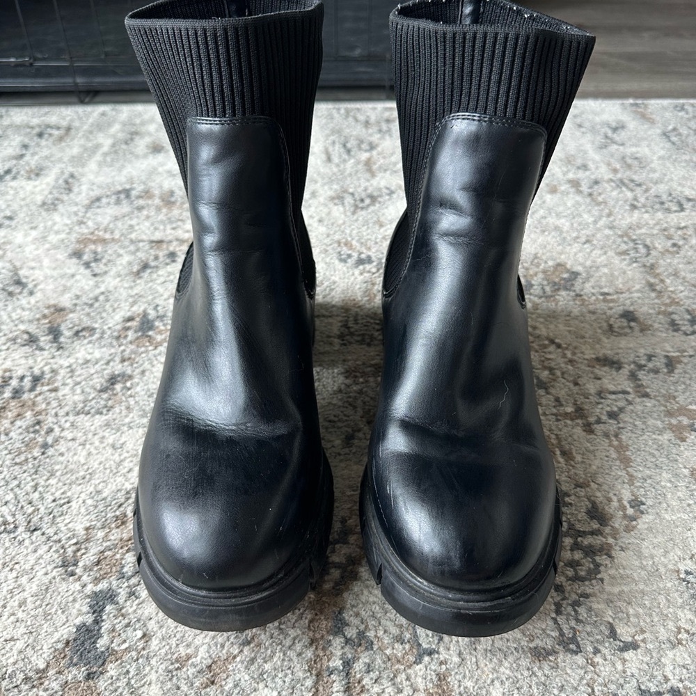 Black Leather Ankle Boots with Ribbed Cuffs